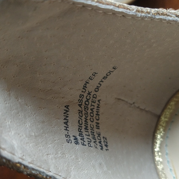 Betsy Johnson, 9, gold - Picture 6 of 7